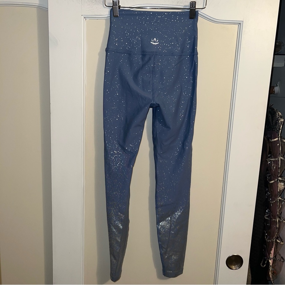 Beyond Yoga Alloy Ombre 7/8 Leggings in Excellent Condition - Picture 5 of 8